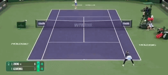 mk体育平台网页版入口裁判都摇头！郑钦文发球时遭遇观众大喊干扰，回身一直看观众席